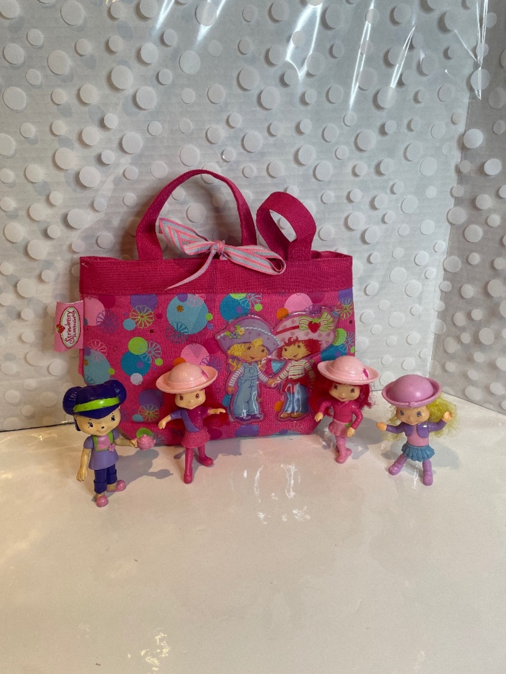 Strawberry Shortcake 🍓bucket style purse with mini dolls